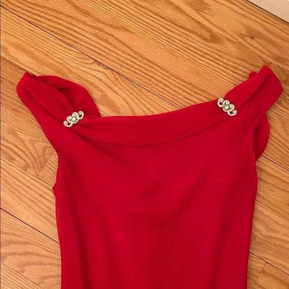 Chic Red High-Low Dress 💃 - Picture 2 of 5